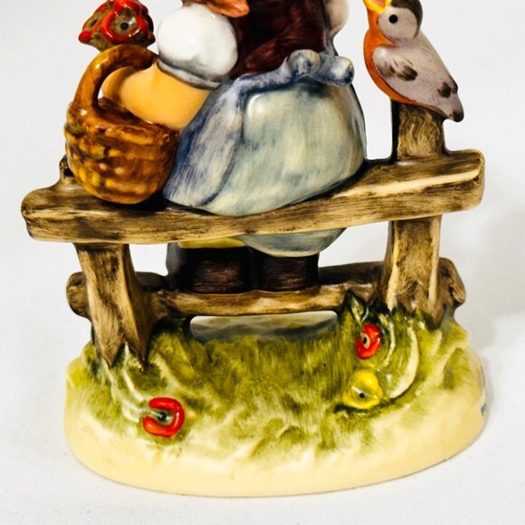 Goebel Hummel 426 3/0 - Pay Attention - TMK7 - First Issue 1999 - Picture 5 of 10